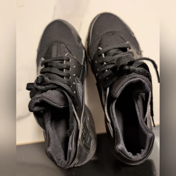 Nike Big Kids' Huarache Run Triple Black Sneakers Size 7Y MSRP $110 - Picture 5 of 12